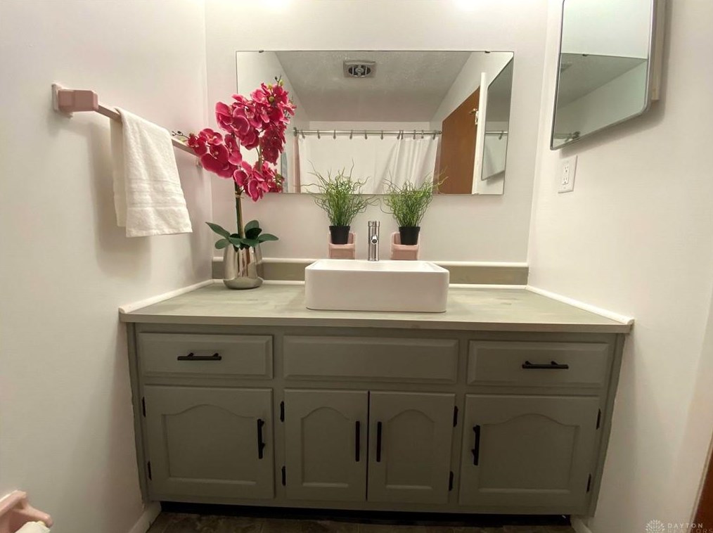 610 Liscum Dr, Dayton OH  45417-8805 exterior