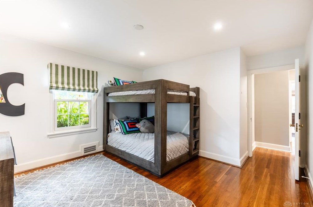 1244 Hayward Ave, Cincinnati OH 45208-4327 exterior