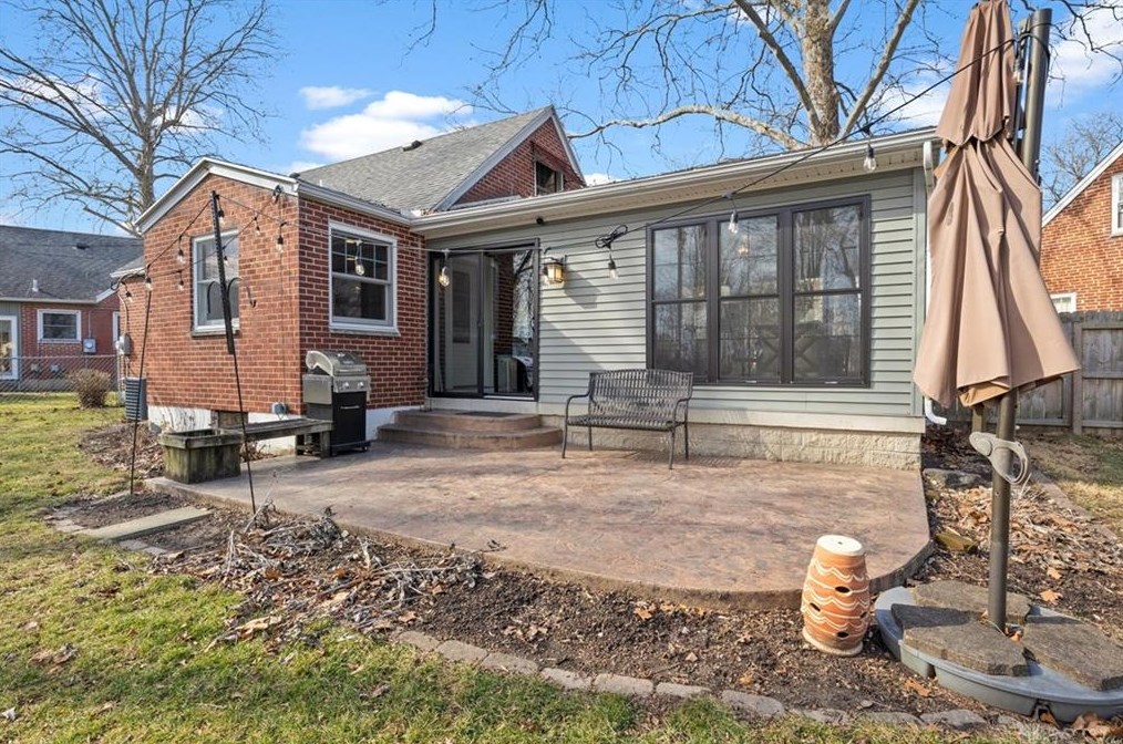 911 Devon Cir, Troy OH  45373-2941 exterior