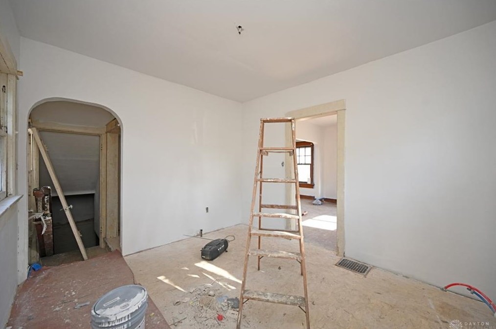 2213 Ravenwood Ave, Dayton OH  45406-2834 exterior