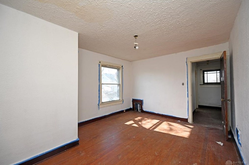 2213 Ravenwood Ave, Dayton OH  45406-2834 exterior