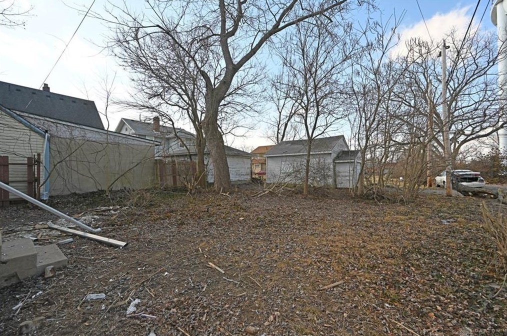 2213 Ravenwood Ave, Dayton OH  45406-2834 exterior