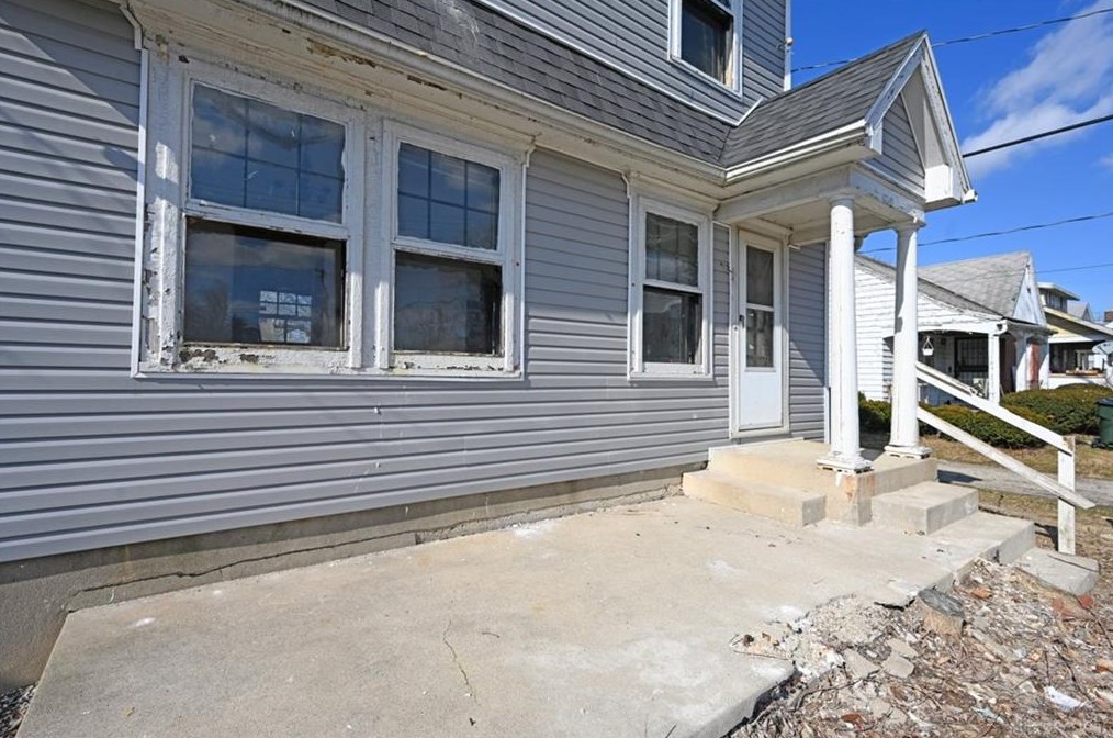 2213 Ravenwood Ave, Dayton OH  45406-2834 exterior
