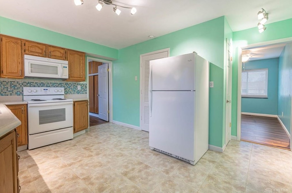 1013 Hollendale Dr, Dayton OH  45429-4744 exterior