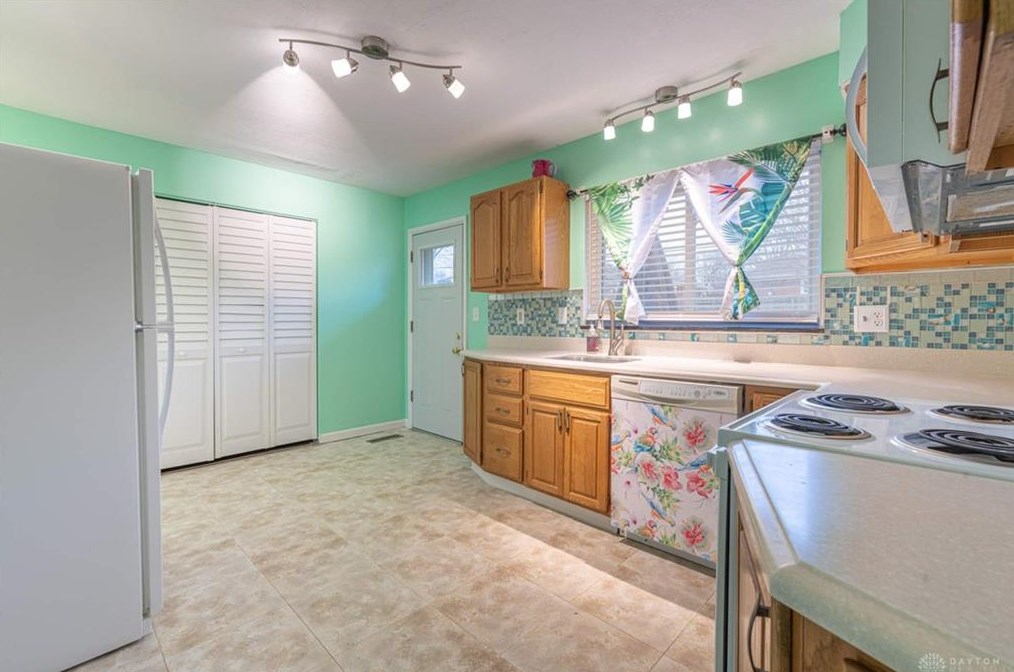 1013 Hollendale Dr, Dayton OH  45429-4744 exterior