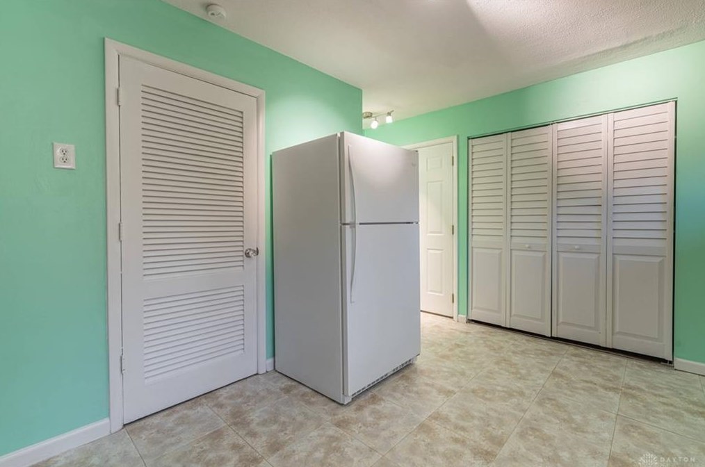 1013 Hollendale Dr, Dayton OH  45429-4744 exterior