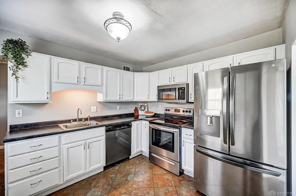 539 Possum Rd, Springfield OH  45502-9461 exterior