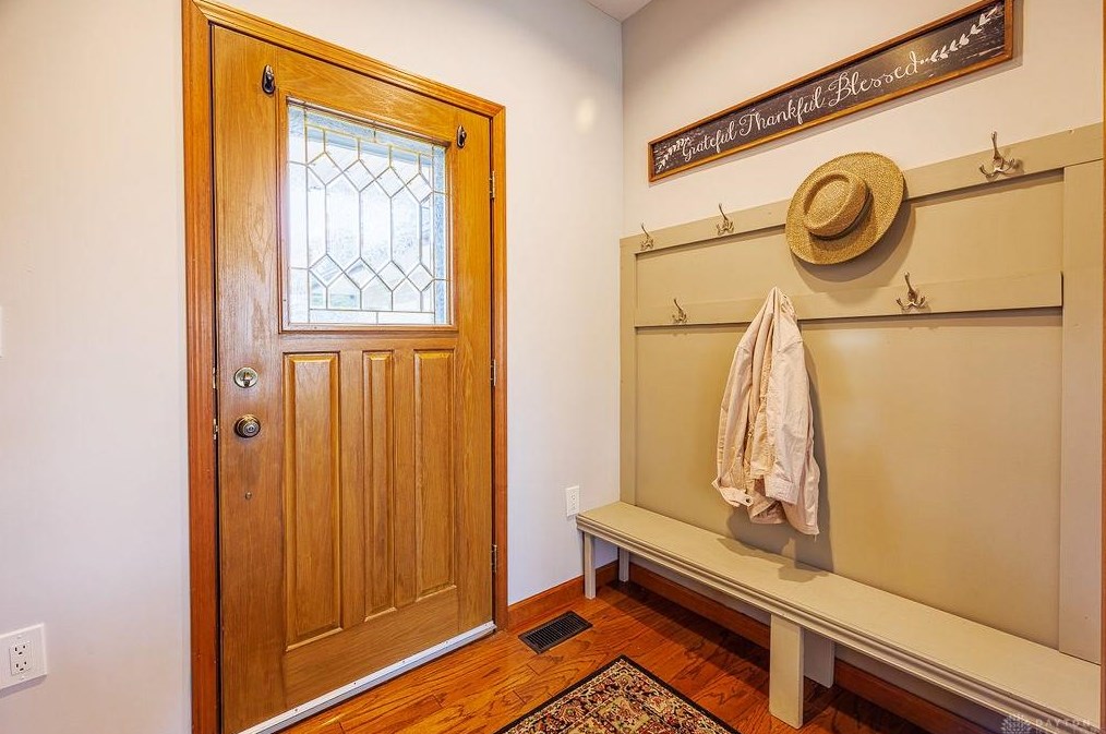 628 Mears Dr, Miamisburg OH  45342-2206 exterior