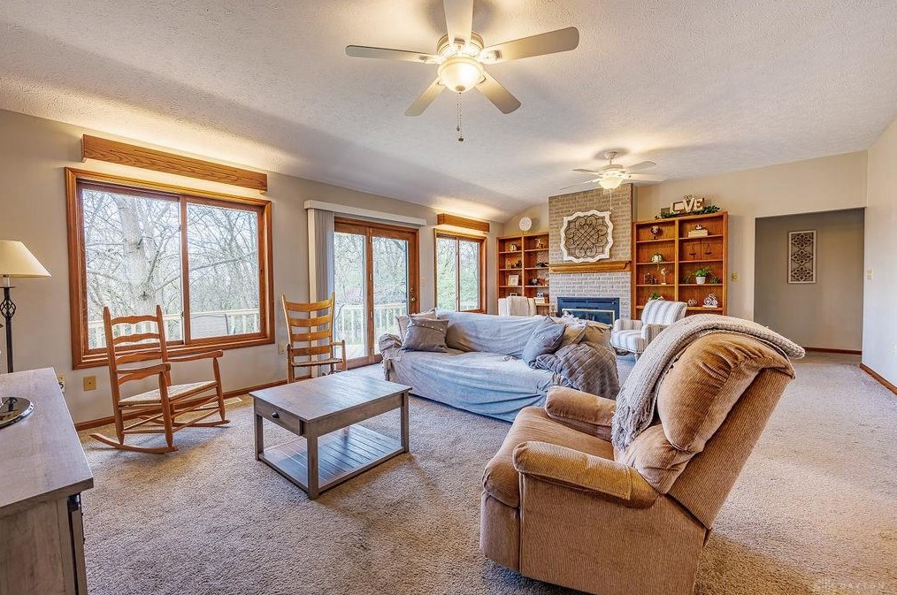 628 Mears Dr, Miamisburg OH  45342-2206 exterior