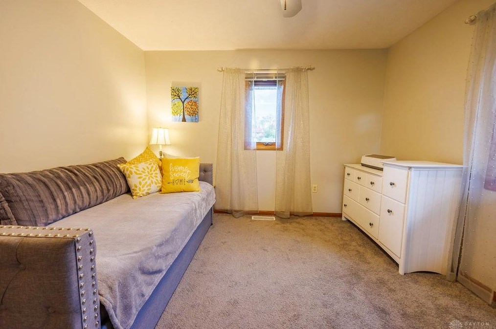 628 Mears Dr, Miamisburg OH  45342-2206 exterior