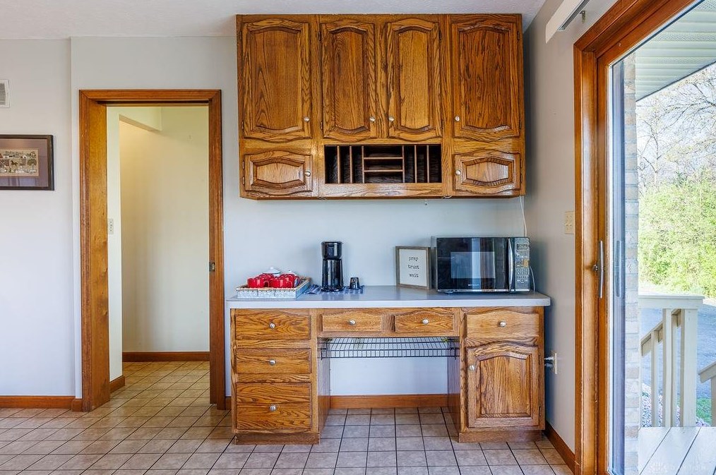 628 Mears Dr, Miamisburg OH  45342-2206 exterior