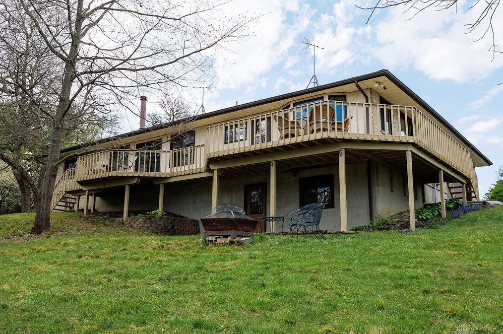 628 Mears Dr, Miamisburg OH  45342-2206 exterior