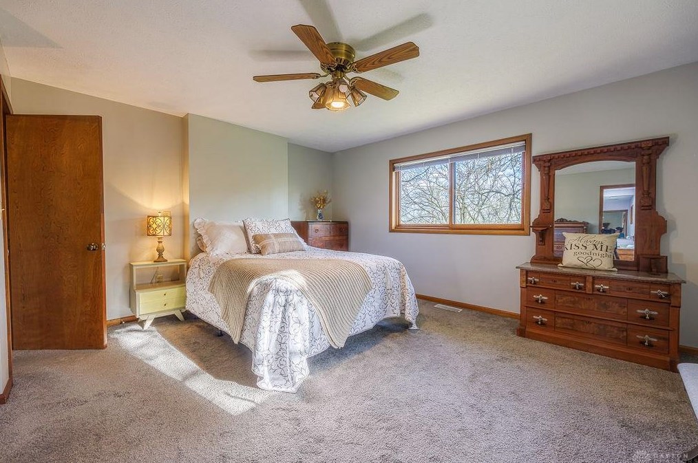 628 Mears Dr, Miamisburg OH  45342-2206 exterior