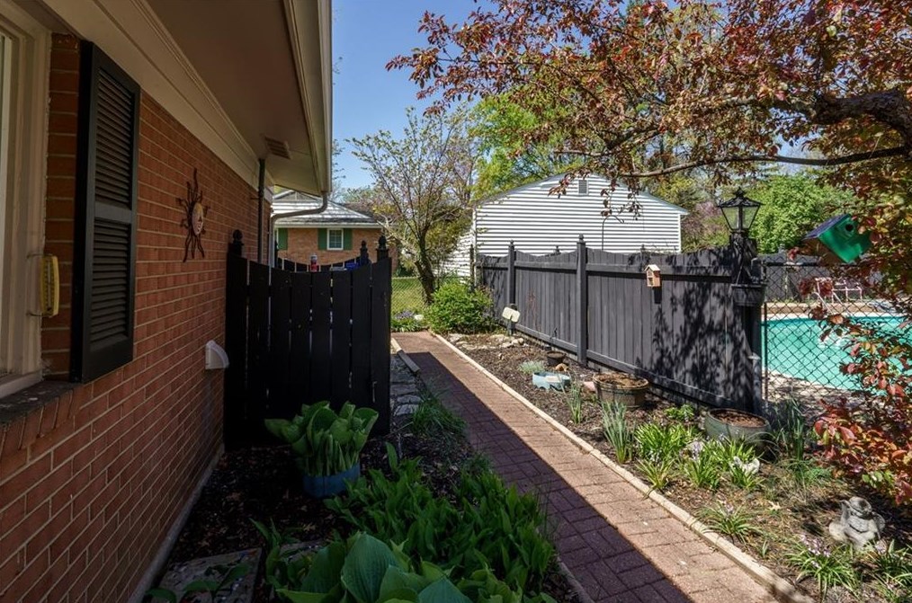 2123 Timberidge Cir, Dayton OH  45459-1342 exterior