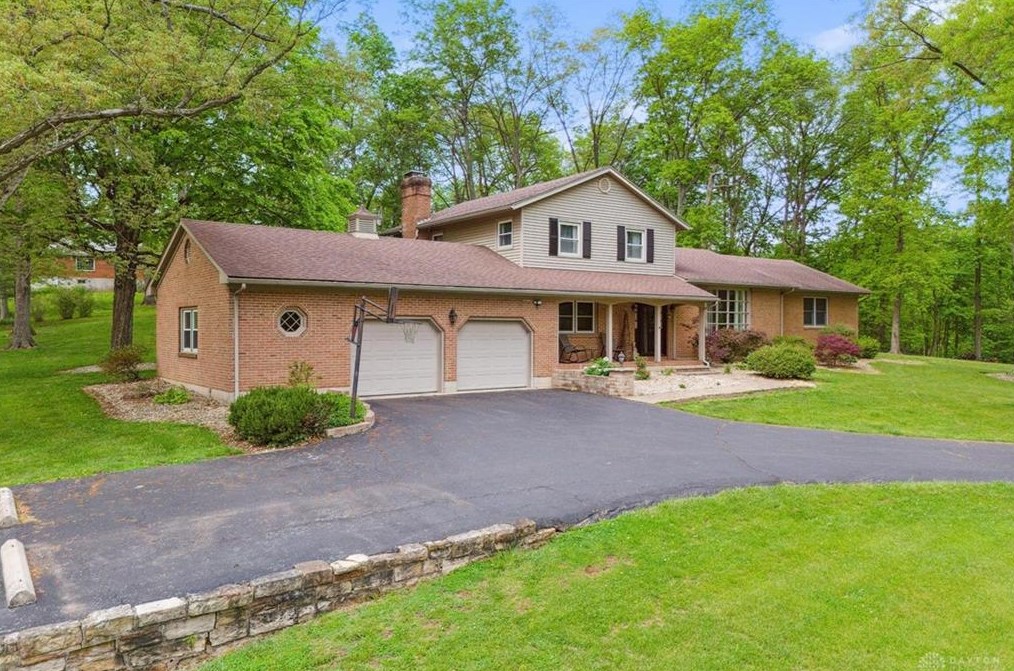 106 Newkirk Dr, Fairfax OH  45133-8561 exterior