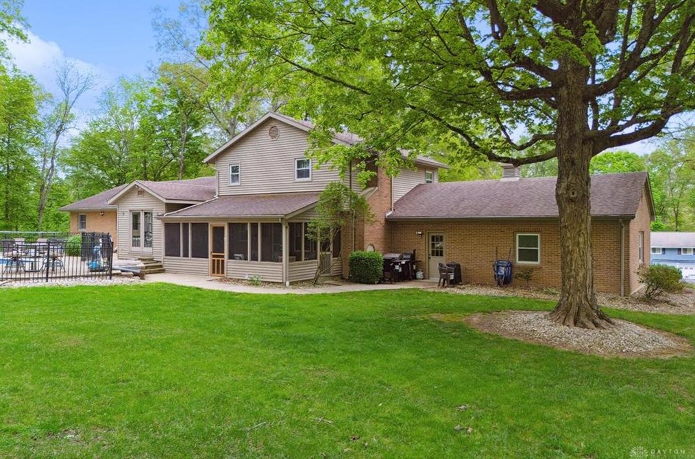 106 Newkirk Dr, Fairfax OH  exterior