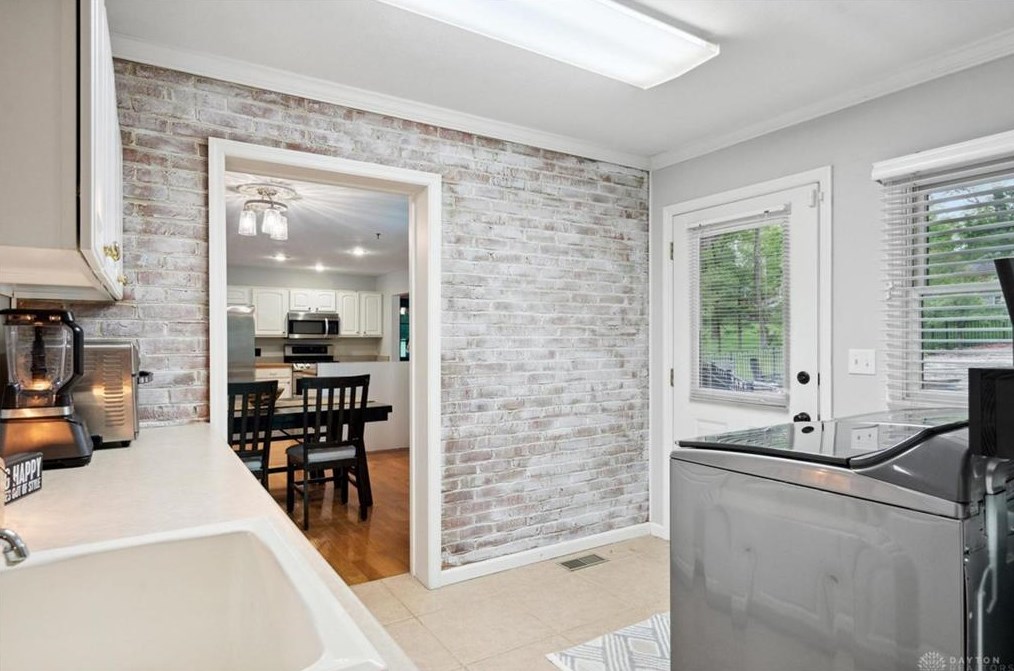 106 Newkirk Dr, Fairfax OH  exterior