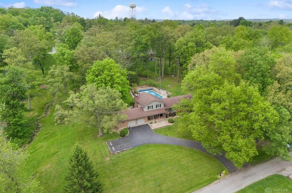 106 Newkirk Dr, Fairfax OH  exterior