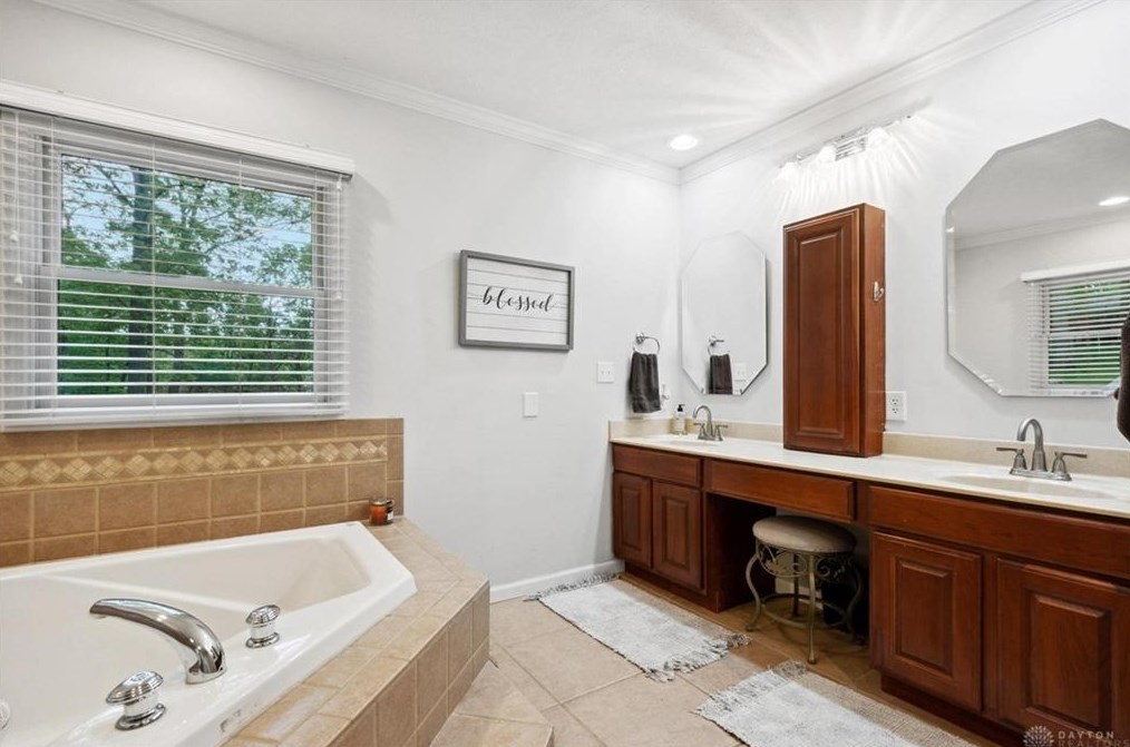 106 Newkirk Dr, Fairfax OH  exterior