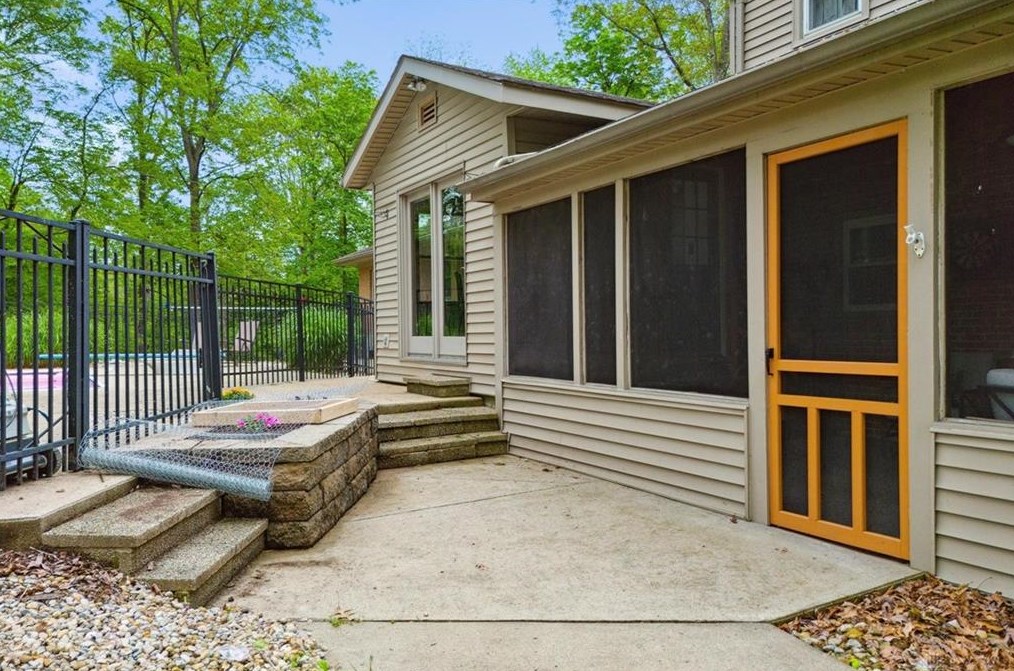 106 Newkirk Dr, Fairfax OH  exterior