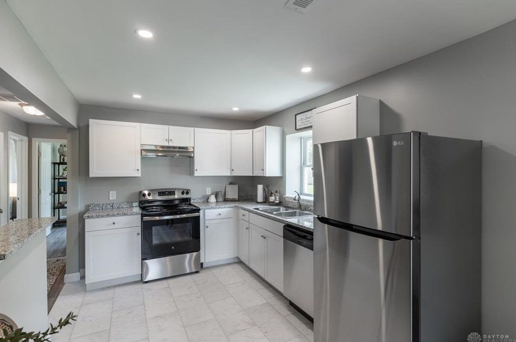 3923 Fieldcrest Dr, Dayton OH  45431-2303 exterior