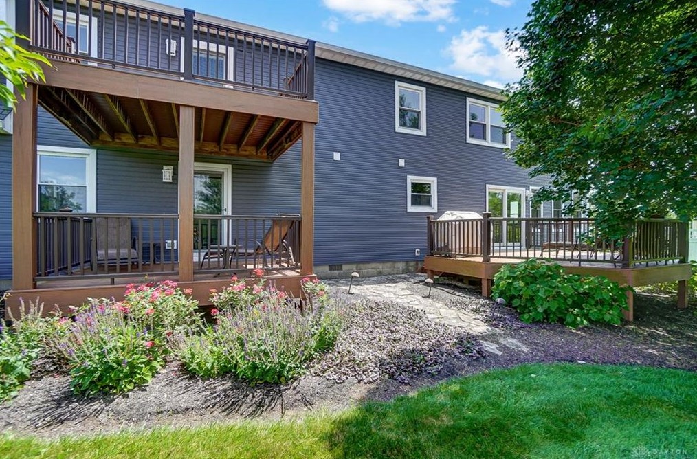 6101 Crestway Dr, Brookville OH  45309-2500 exterior