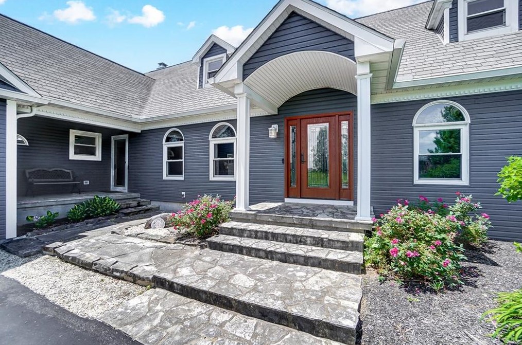 6101 Crestway Dr, Brookville OH  45309-2500 exterior