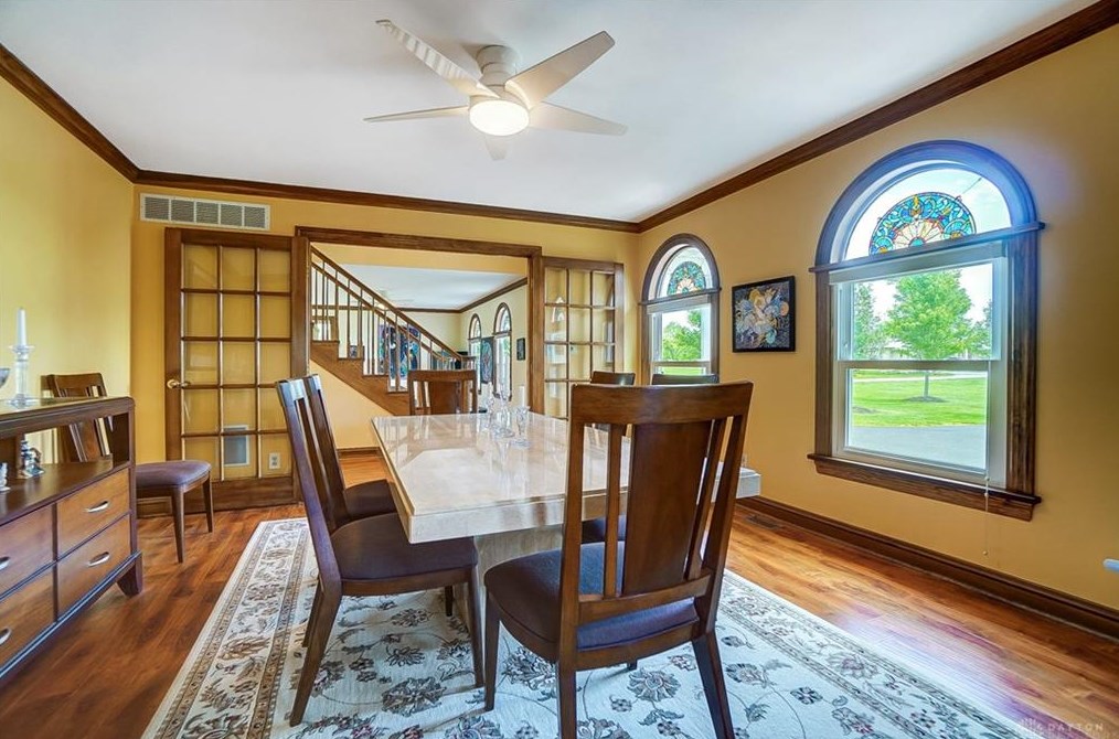 6101 Crestway Dr, Brookville OH  45309-2500 exterior