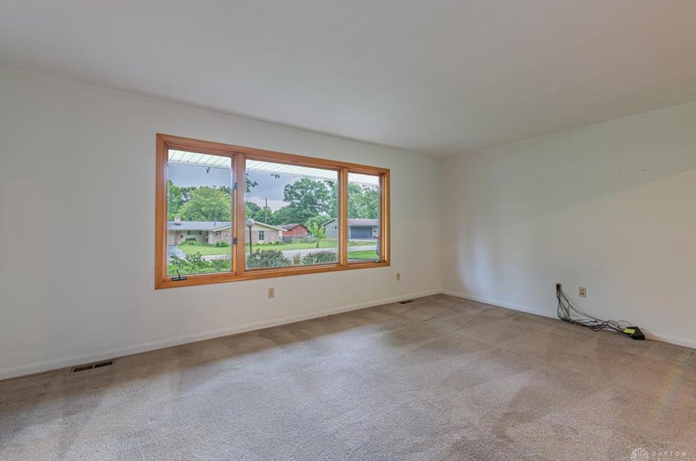 2423 Periwinkle Dr, Bellbrook, OH 45305