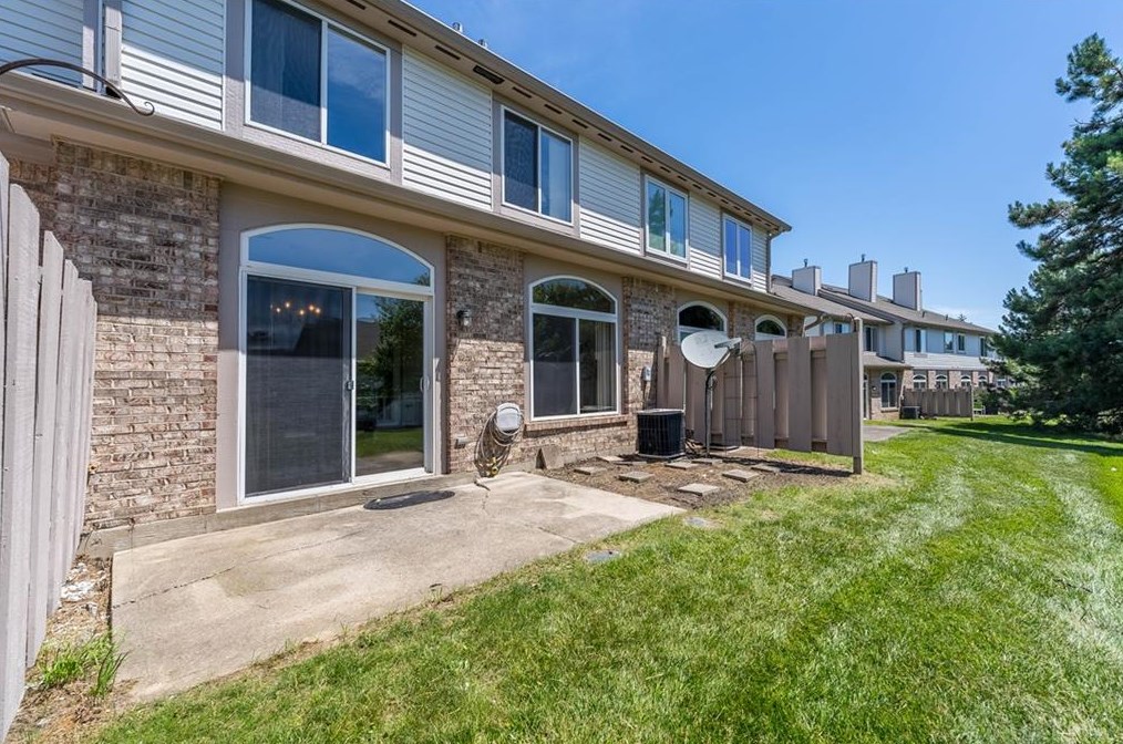 3573 Sequoia Dr, Dayton OH  45431-3783 exterior