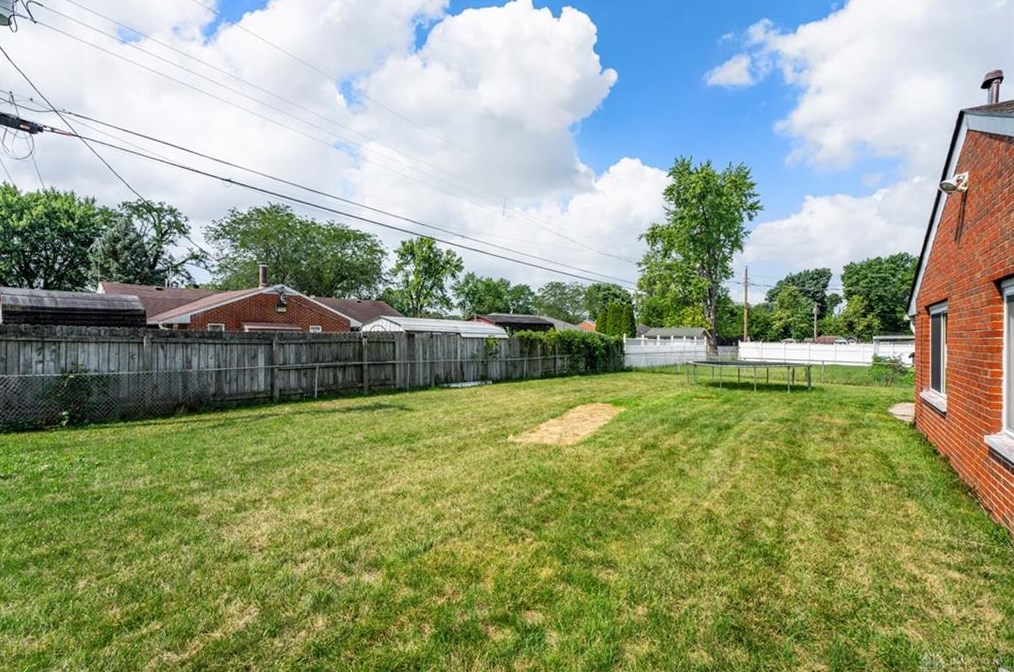 2090 Mattis Dr, Dayton OH  45439-2649 exterior