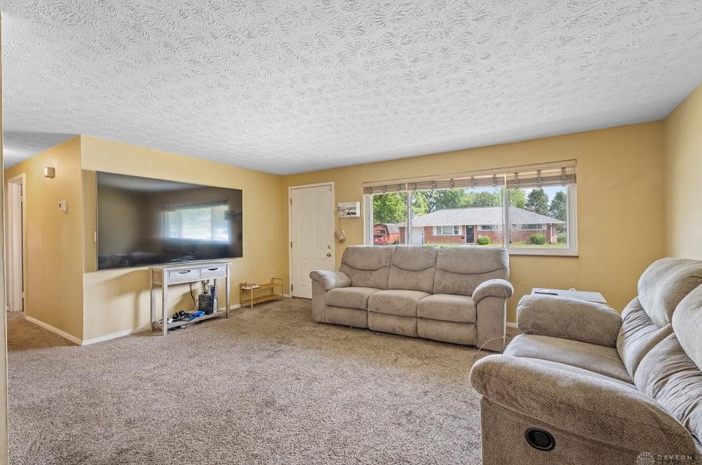 2090 Mattis Dr, Dayton OH  45439-2649 exterior