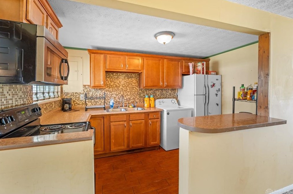 2090 Mattis Dr, Dayton OH  45439-2649 exterior