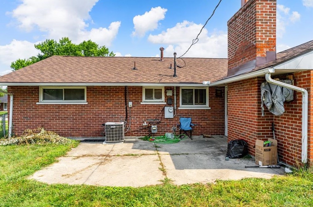2090 Mattis Dr, Dayton OH  45439-2649 exterior