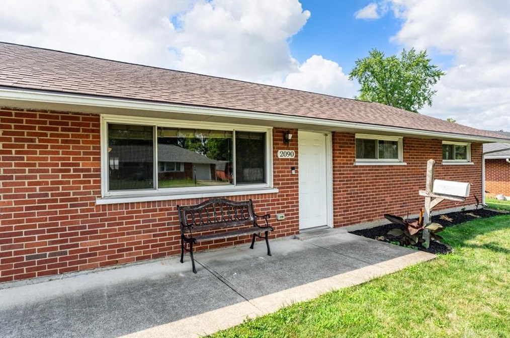 2090 Mattis Dr, Dayton OH  45439-2649 exterior