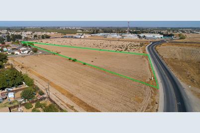 5 Hammatt Avenue, Livingston, CA 95334 - Photo 1
