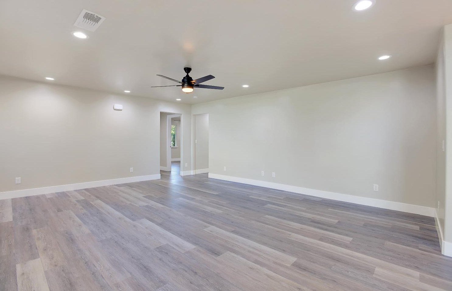 1040 Franklin Ave, Yuba City CA 95991-5320 exterior