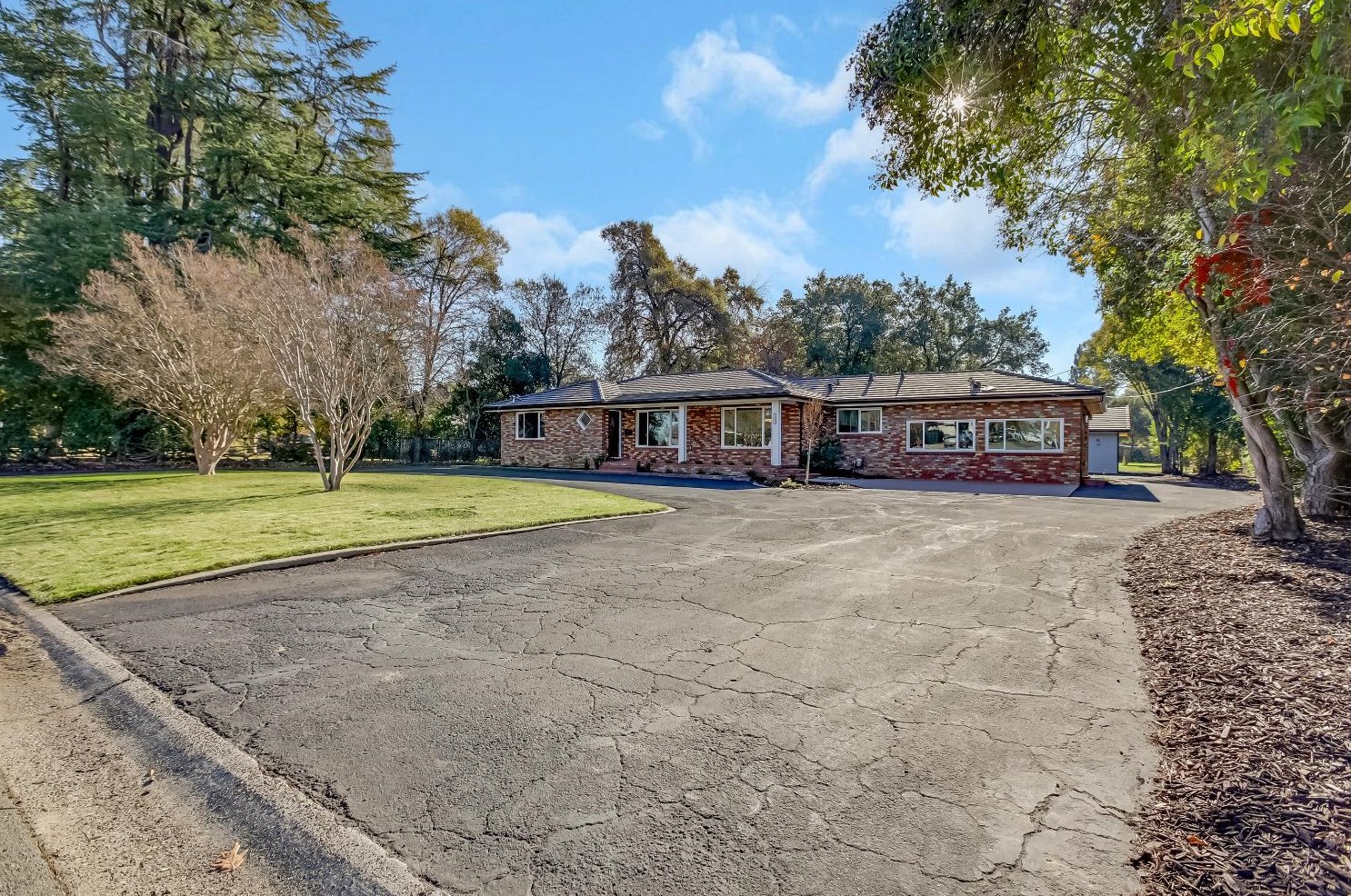 1040 Franklin Ave, Yuba City CA 95991-5320 exterior