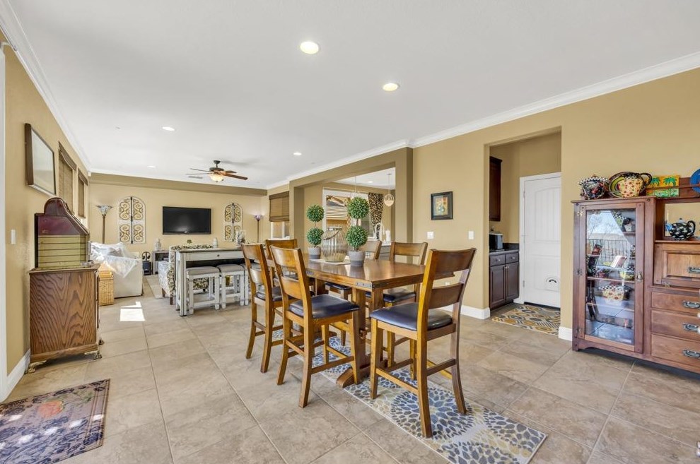 3646 Rosecrest Cir, Folsom CA 95762-9525 exterior