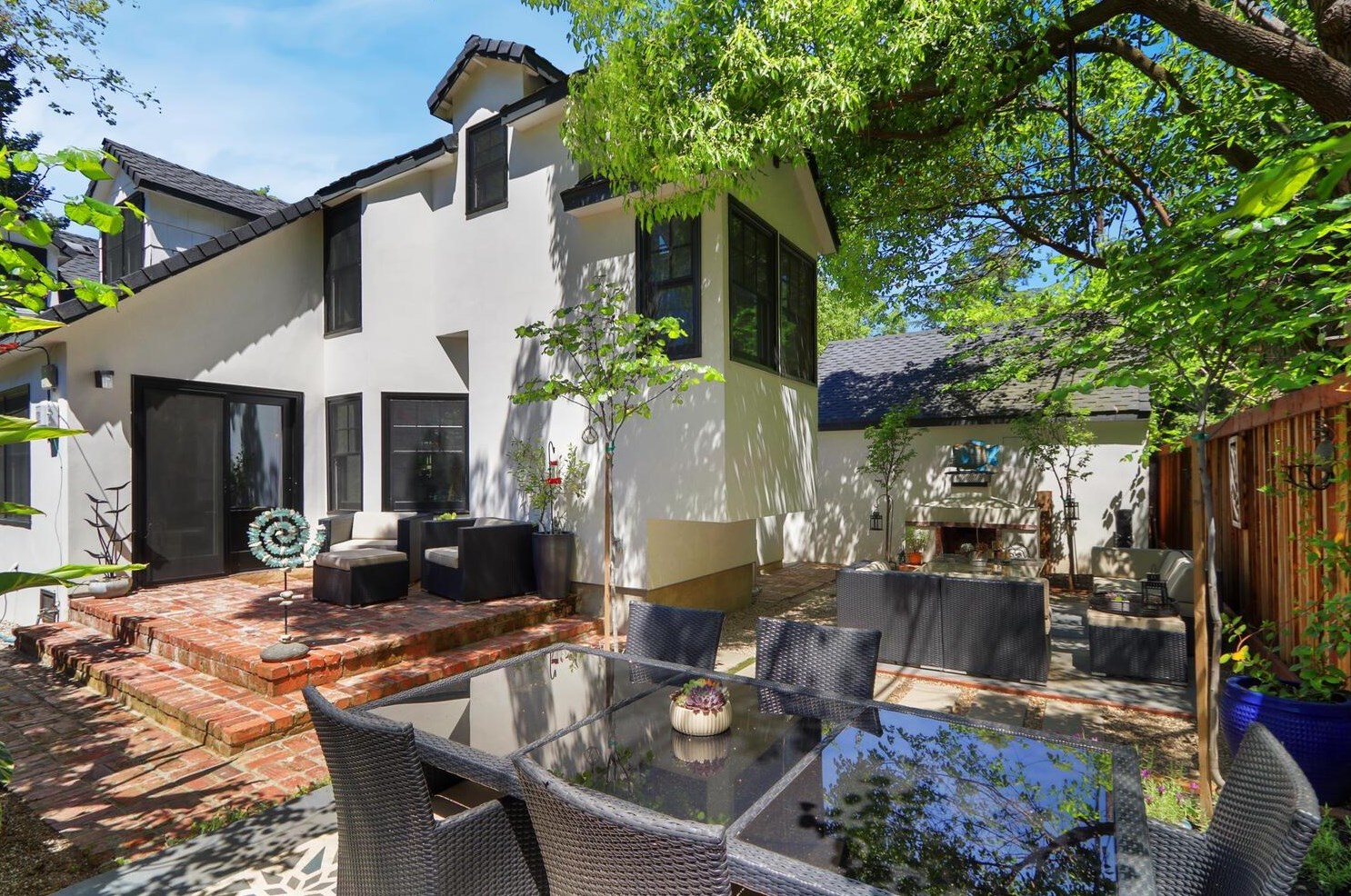 1515 41st St, Sacramento CA  95819-4042 exterior