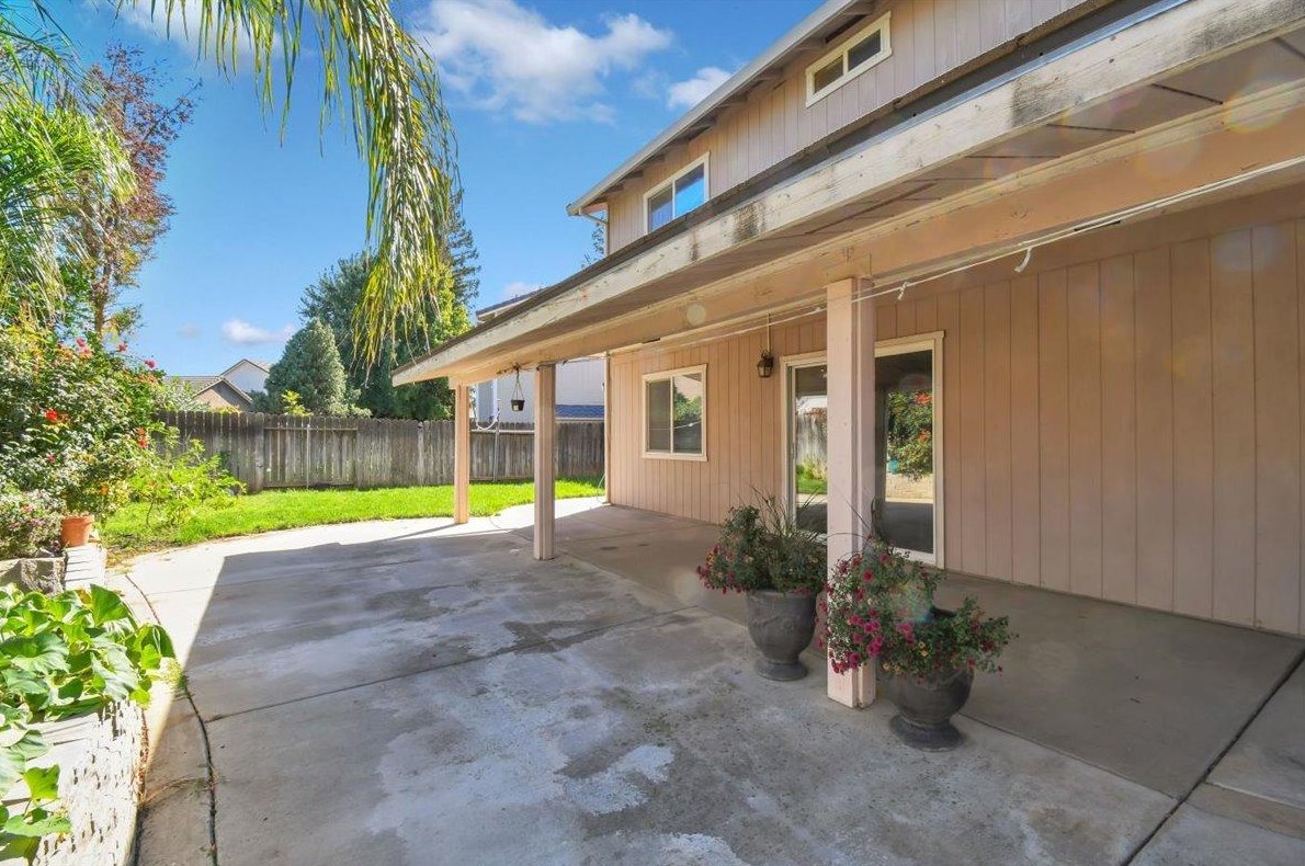 1661 Chelsea Pl, Yuba City CA  95993-7674 exterior