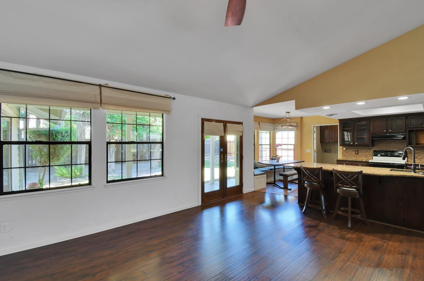 1967 Rameriz Dr, Yuba City CA  95993-7156 exterior