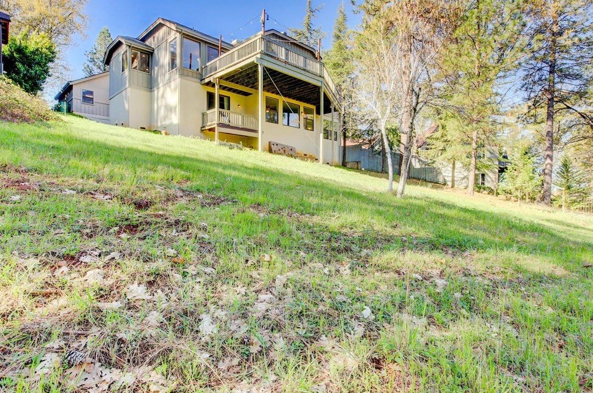 136 Sierra Blanca Ct, Grass Valley CA  95945-9741 exterior