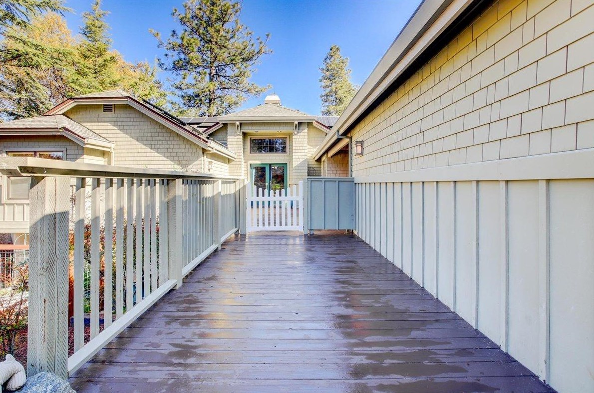 136 Sierra Blanca Ct, Grass Valley CA  95945-9741 exterior