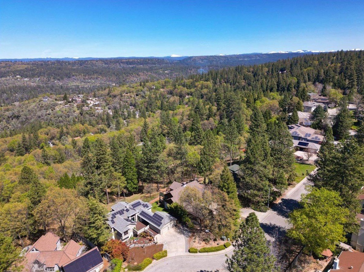 136 Sierra Blanca Ct, Grass Valley CA  95945-9741 exterior