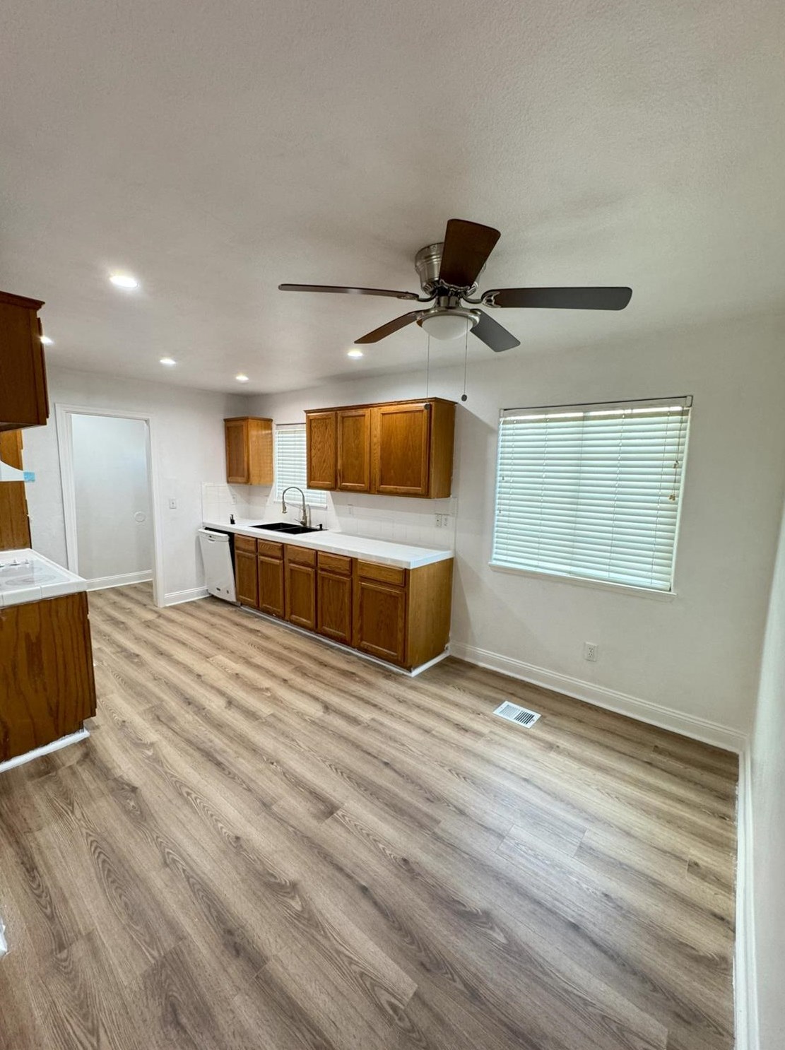 2868 Ln Colina Way, Carmichael CA  95608-4405 exterior