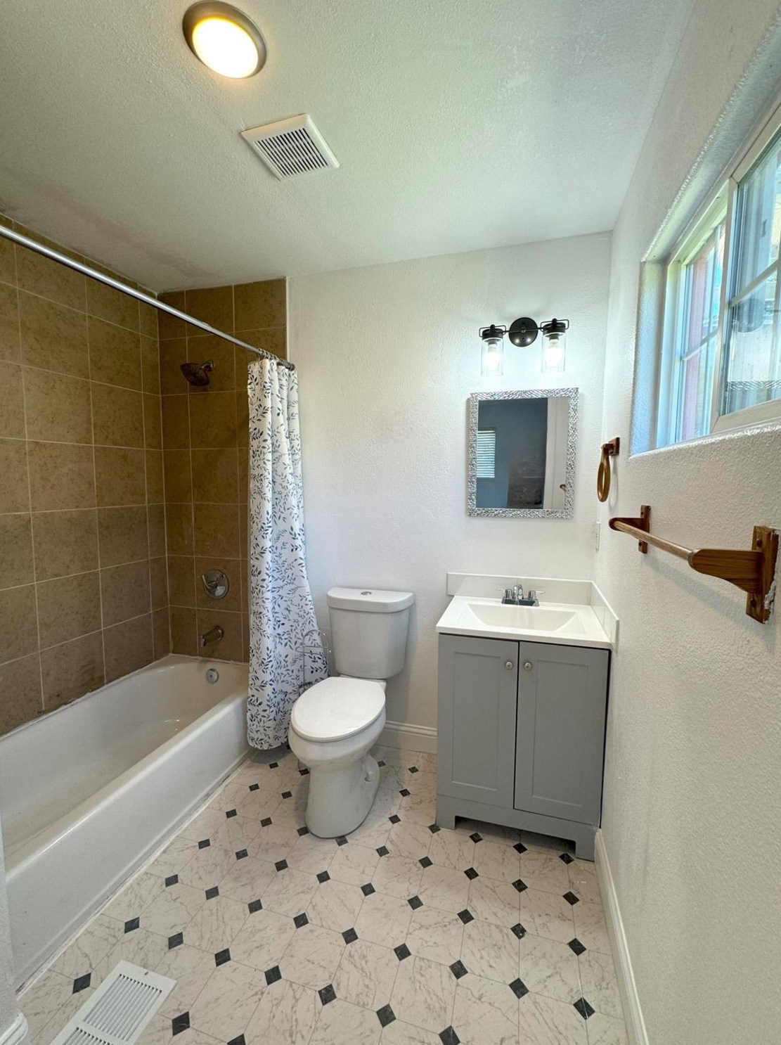 2868 Ln Colina Way, Carmichael CA  95608-4405 exterior