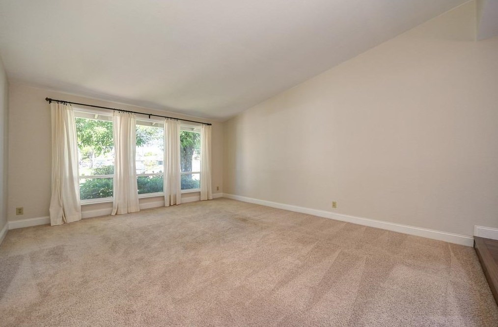 1301 Mossbrook Ct, Roseville CA  95661-5418 exterior