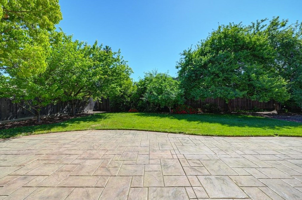 1301 Mossbrook Ct, Roseville CA  95661-5418 exterior