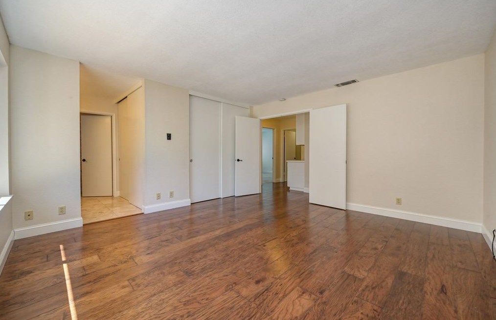 1301 Mossbrook Ct, Roseville CA  95661-5418 exterior